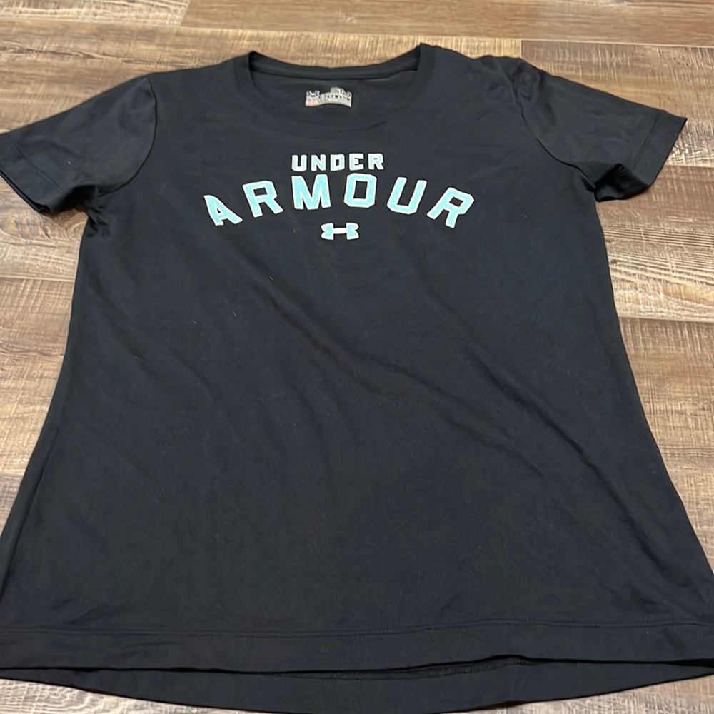 Women’s under Armour T-shirt size small